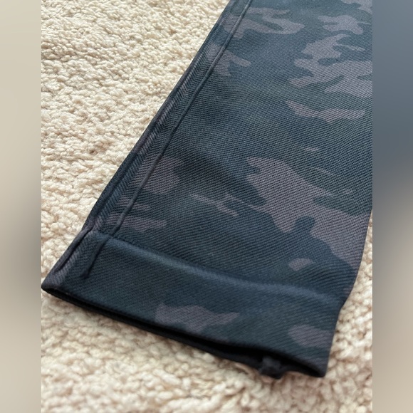 NWT SPANX Black Camo Look at Me Now Seamless Legging - Picture 10 of 13